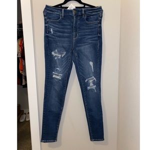 •NWT AEO Distressed Jeans•
